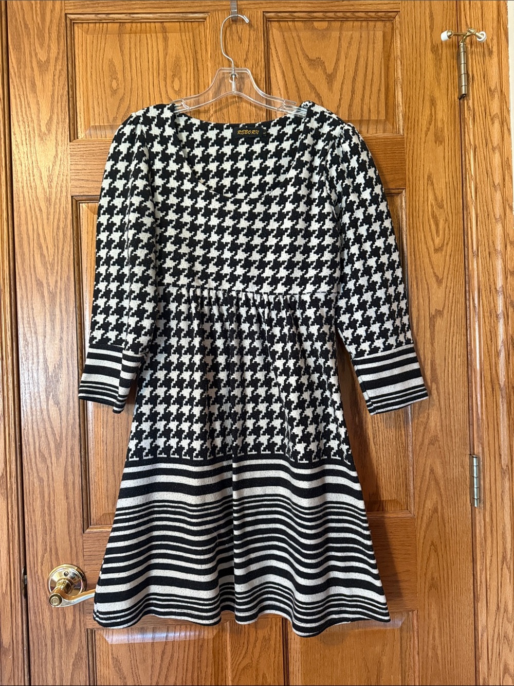 Reborn Black & White Houndstooth Long Sleeve Knit Dress